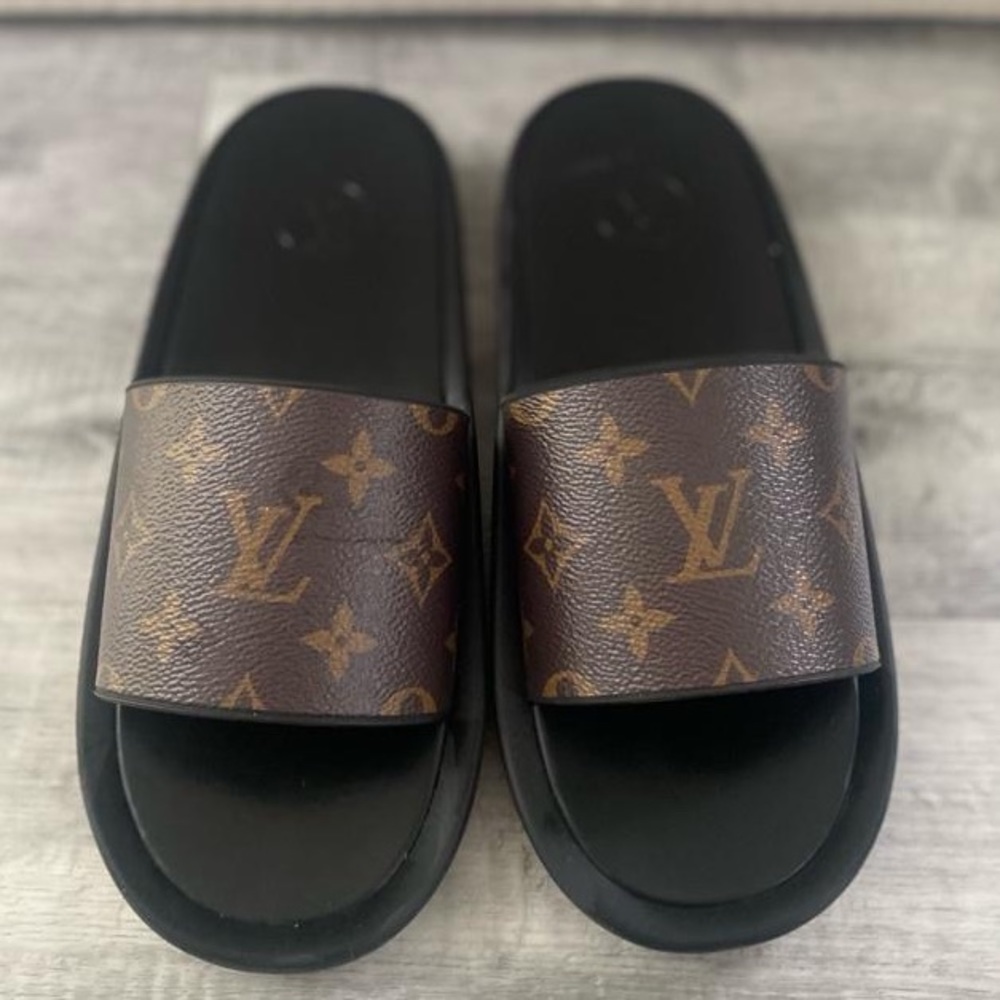 LOUIS VUITTON
Monogram Sunbath Slide Mules Sandals
